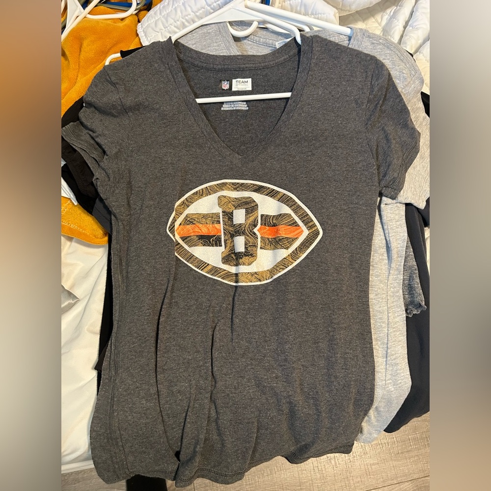 Browns V-neck t-shirt
